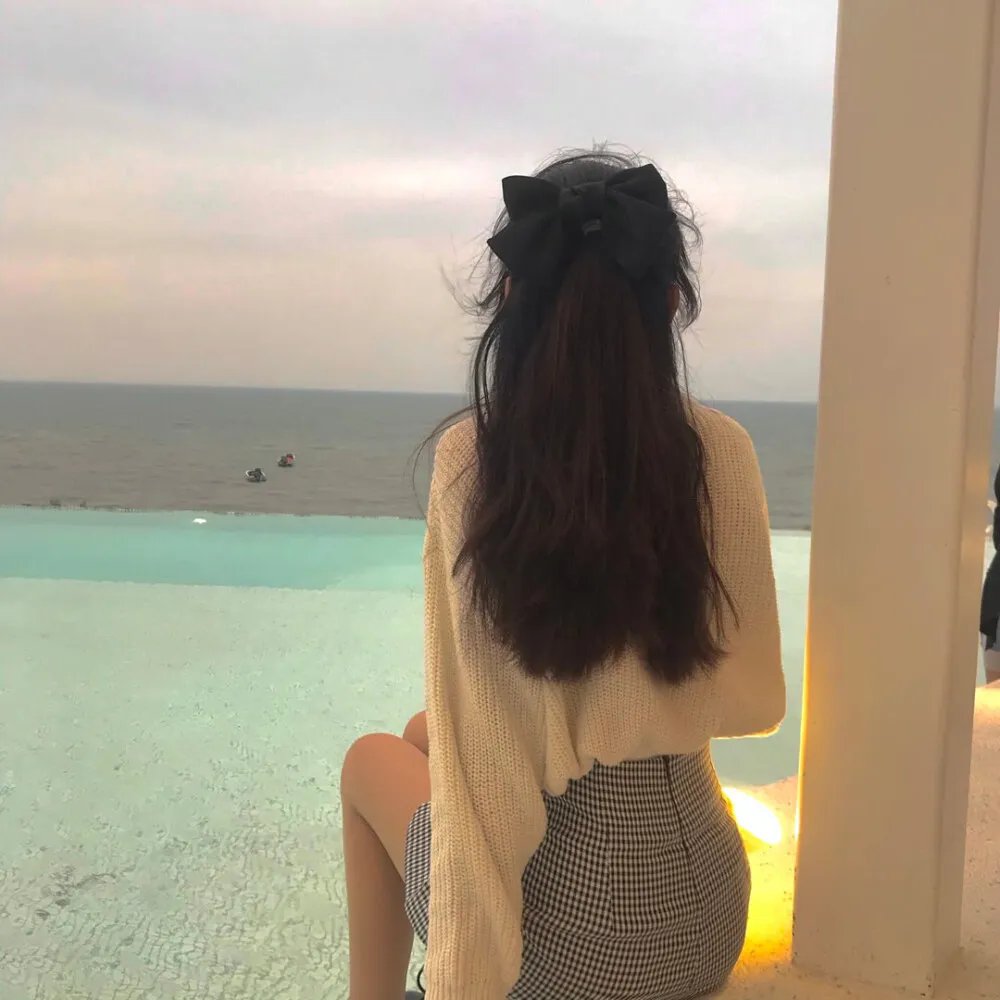 照片里的伴娘